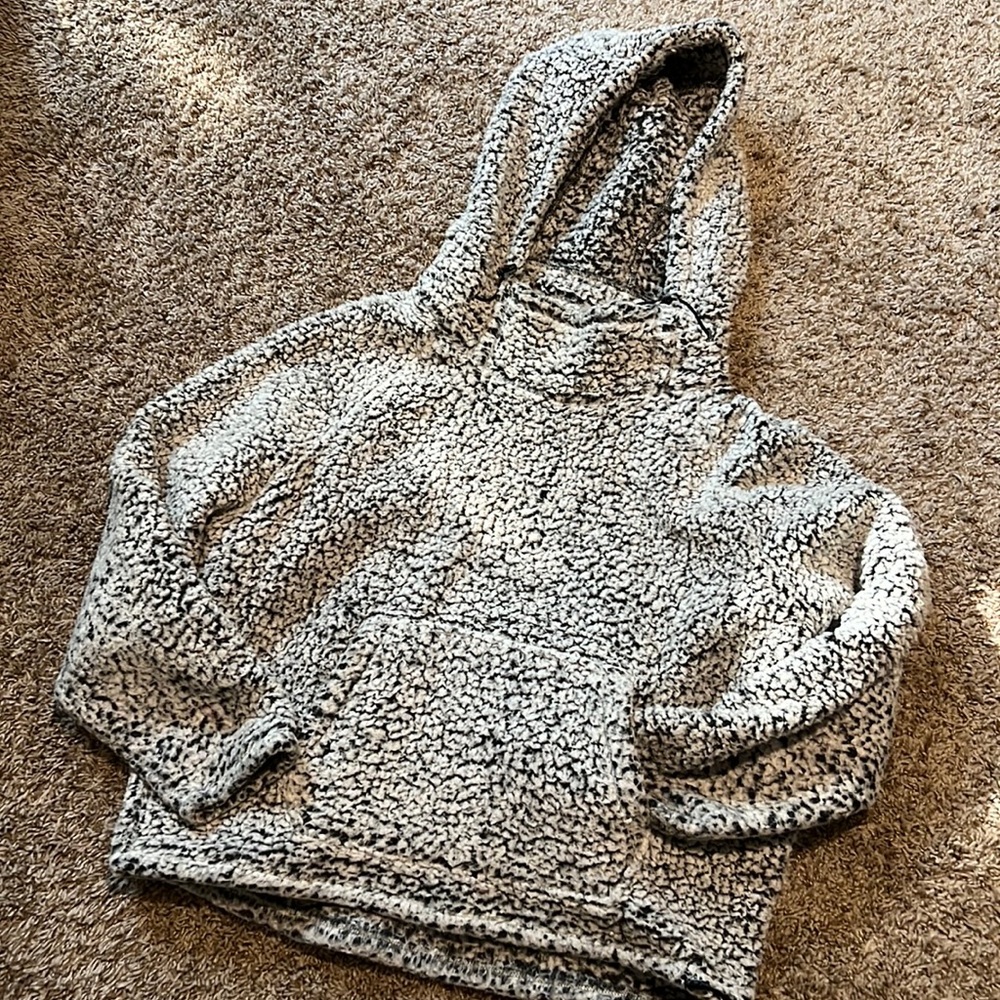 Hooded medium Sherpa pullover by pink VS